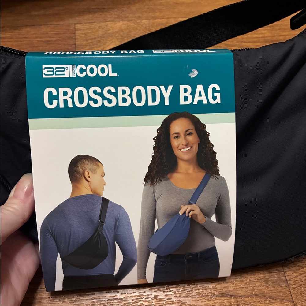 Universal 32 Degrees Black Crossbody Bag